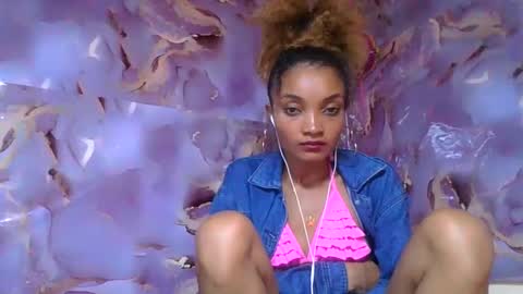 Snapshot of francinoli chatting on 06/08/26, 02:06 Francinoli online show from 06/08/26, 02:06
