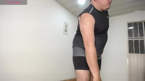 Snapshot of francoisroy chatting on 05/19/26, 03:46 Juan online show from 05/19/26, 03:46