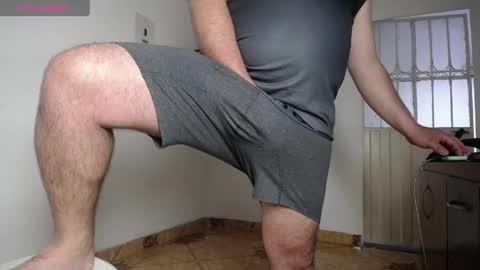 Snapshot of francoisroy chatting on 05/27/26, 02:03 Juan online show from 05/27/26, 02:03