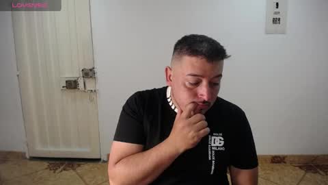 Snapshot of francoisroy chatting on 06/08/26, 01:28 Juan online show from 06/08/26, 01:28