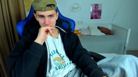 Frank online show from 11/04/25, 04:44