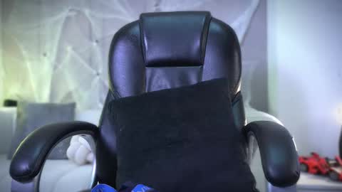 Frank Farrell. Hey remember to give me a thumbs up Ty online show from 11/03/25, 09:27