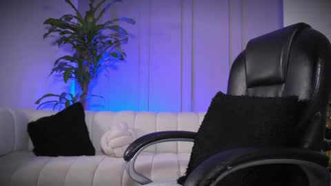 Frank Farrell. Hey remember to give me a thumbs up Ty online show from 04/17/26, 10:13