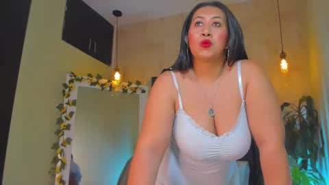 Snapshot of fransheska_mon chatting on 05/09/26, 06:57 Fransheska online show from 05/09/26, 06:57