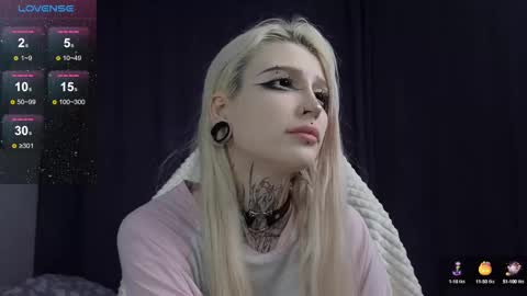 Snapshot of fraulein_mooon chatting on 12/06/24, 03:08 Asya UwU online show from 12/06/24, 03:08