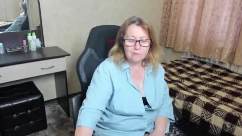 FrauMartha online show from 02/08/25, 01:11