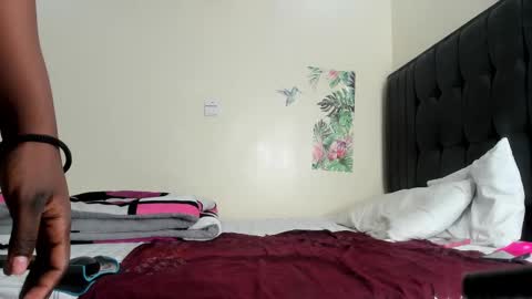 Snapshot of freaky_bad_girl chatting on 02/21/25, 09:02 Sandra online show from 02/21/25, 09:02