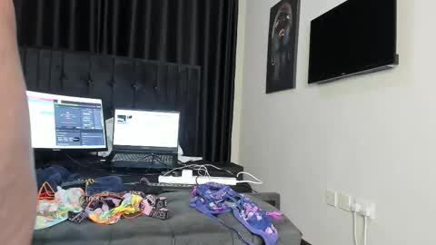 Sandra online show from 11/30/25, 06:45