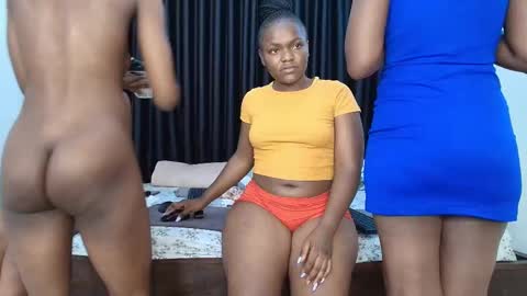 Snapshot of freaky_bunnies chatting on 02/20/26, 07:25 freaky_bunnies online show from 02/20/26, 07:25