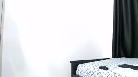 freaky_bunnies online show from 04/24/26, 07:38