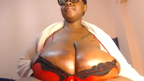Snapshot of freakyboobsxx chatting on 06/25/26, 12:42 Kimmy online show from 06/25/26, 12:42