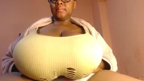 Snapshot of freakyboobsxx chatting on 06/29/26, 03:57 Kimmy online show from 06/29/26, 03:57