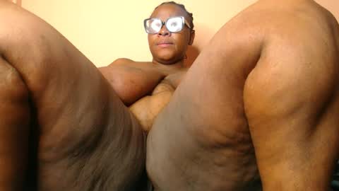 Snapshot of freakyboobsxx chatting on 07/08/26, 04:22 Kimmy online show from 07/08/26, 04:22