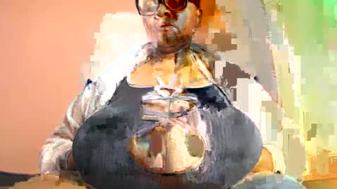 Snapshot of freakyboobsxx chatting on 07/25/26, 11:35 Kimmy online show from 07/25/26, 11:35