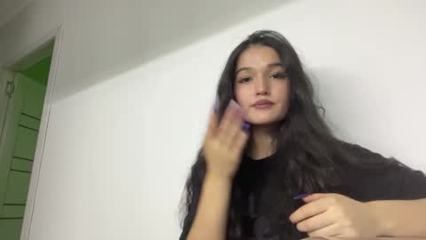 Mia online show from 06/04/26, 04:13
