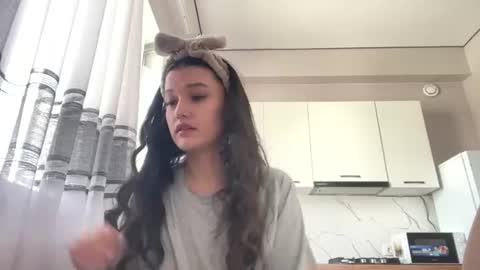Mia online show from 06/24/26, 05:06