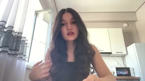 Mia online show from 06/29/26, 05:03
