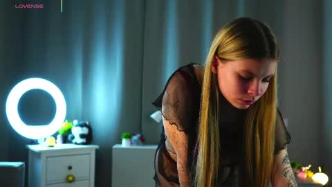 Hey im Olivia im glat to see you in mu room3 online show from 04/18/26, 02:54