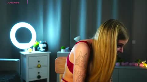 Hey im Olivia im glat to see you in mu room3 online show from 04/18/26, 07:07