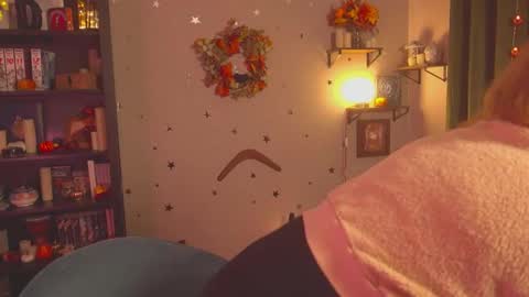 Snapshot of french_devotion chatting on 12/01/24, 08:42 Louise or Lou 3 online show from 12/01/24, 08:42