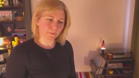 Snapshot of french_devotion chatting on 01/10/25, 02:45 Louise or Lou 3 online show from 01/10/25, 02:45