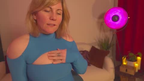 Snapshot of french_devotion chatting on 03/05/25, 07:17 Louise or Lou 3 online show from 03/05/25, 07:17