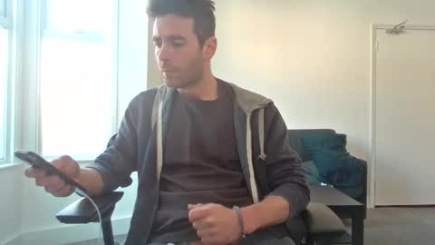 Snapshot of frenchbdmaninlondon chatting on 04/27/26, 11:08 Horny Paul online show from 04/27/26, 11:08