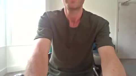 Snapshot of frenchbdmaninlondon chatting on 06/12/26, 01:32 Horny Paul online show from 06/12/26, 01:32