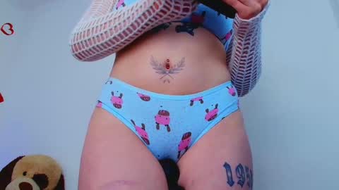 Snapshot of fresita_rojita chatting on 09/14/25, 04:55 Charick online show from 09/14/25, 04:55