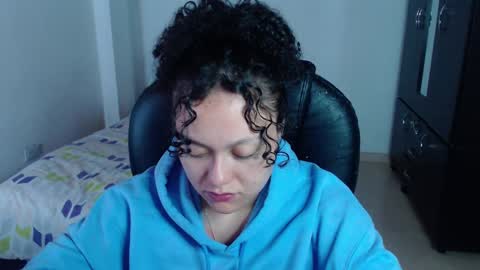 Louise  online show from 01/06/25, 04:04