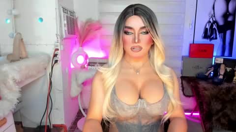 Snapshot of freya_lovestocum chatting on 09/09/25, 02:22 Miss Frea online show from 09/09/25, 02:22
