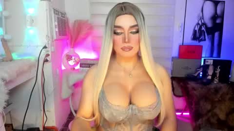 Snapshot of freya_lovestocum chatting on 09/12/25, 02:22 Miss Frea online show from 09/12/25, 02:22