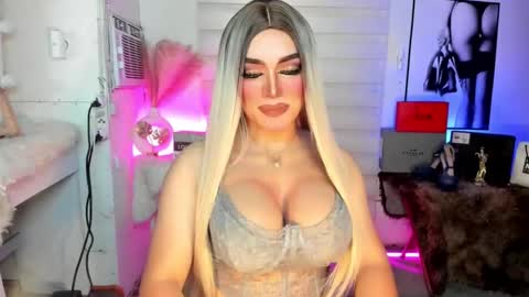 Snapshot of freya_lovestocum chatting on 09/24/25, 01:53 Miss Frea online show from 09/24/25, 01:53
