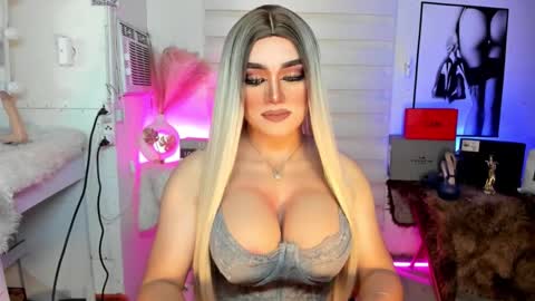 Snapshot of freya_lovestocum chatting on 09/25/25, 02:15 Miss Frea online show from 09/25/25, 02:15