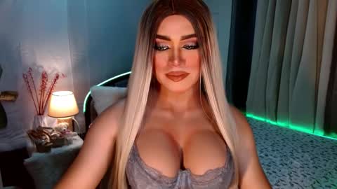 Snapshot of freya_lovestocum chatting on 10/09/25, 12:30 Miss Frea online show from 10/09/25, 12:30