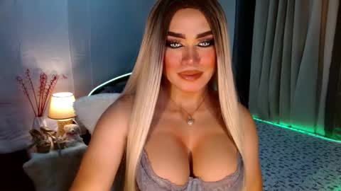 Snapshot of freya_lovestocum chatting on 10/10/25, 01:15 Miss Frea online show from 10/10/25, 01:15