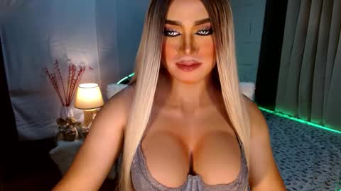 Snapshot of freya_lovestocum chatting on 10/14/25, 08:20 Miss Frea online show from 10/14/25, 08:20