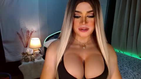 Snapshot of freya_lovestocum chatting on 10/17/25, 11:29 Miss Frea online show from 10/17/25, 11:29