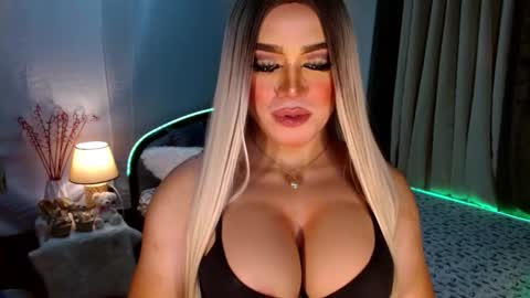 Snapshot of freya_lovestocum chatting on 10/23/25, 07:01 Miss Frea online show from 10/23/25, 07:01