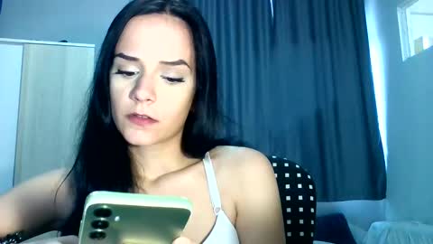 Freya online show from 12/08/24, 01:03