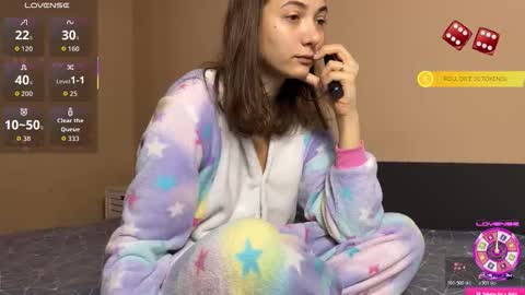 FreyaOliver online show from 10/19/25, 09:43