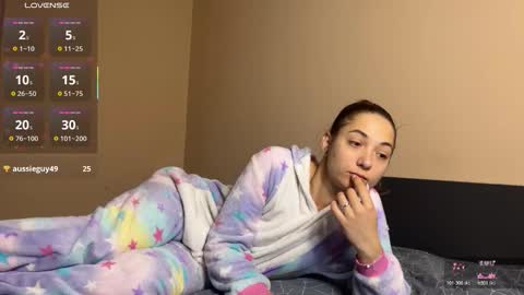 FreyaOliver online show from 10/26/25, 11:20