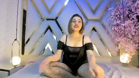 Snapshot of freyastarling chatting on 05/28/26, 12:13 Freya Starling online show from 05/28/26, 12:13