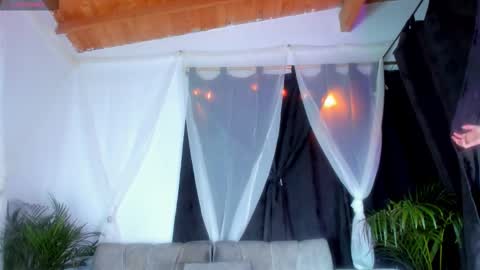 aura online show from 10/23/25, 02:55