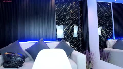 Snapshot of freyja_sweet_ chatting on 10/31/25, 12:17 Freyja Sweet online show from 10/31/25, 12:17