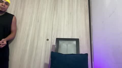 freyva_ online show from 04/09/26, 06:19