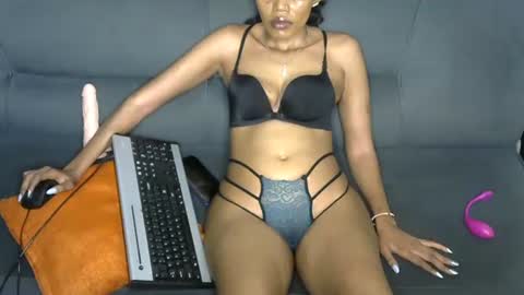 Snapshot of frianebony chatting on 11/23/25, 07:13 Frian online show from 11/23/25, 07:13