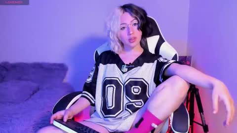 frida_lassi_ online show from 10/05/25, 11:02
