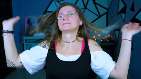 Frida Tander online show from 12/22/24, 09:22