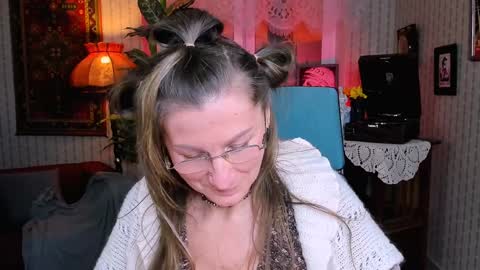 Frida Tander online show from 01/31/25, 03:33